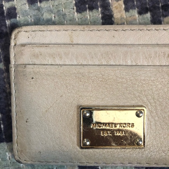 Michael Kors ID Holder - Picture 3 of 4